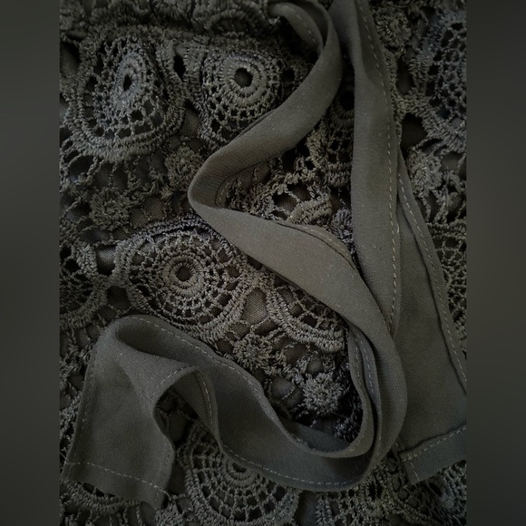 BUNDLE of Heart Soul Crochet Boho Shorts & Wild Fable Square Neck Crop Tank. - Picture 7 of 9